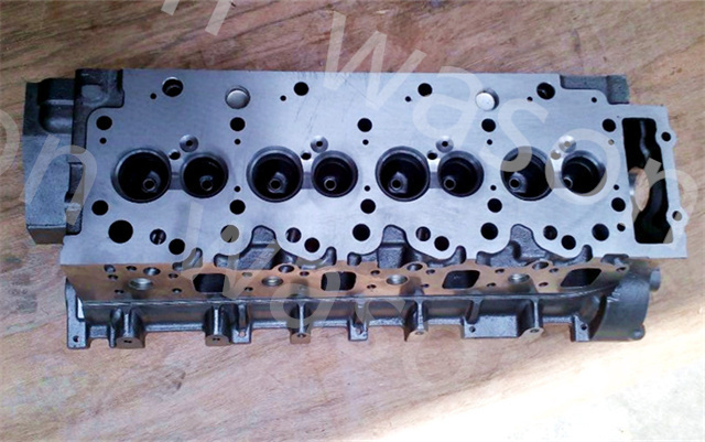 4HE1 Engine Cylinder Head assembly