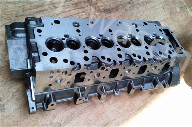 4HE1 Engine Cylinder Head assembly