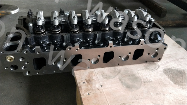 4HG1 Engine Cylinder Head assembly