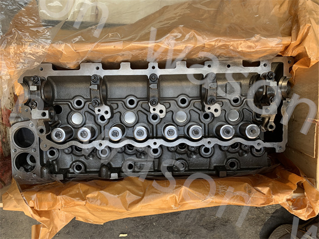 4HE1 Engine Cylinder Head assembly