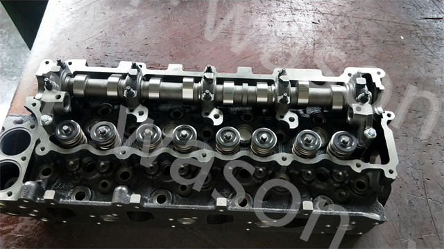 4HG1 Engine Cylinder Head assembly