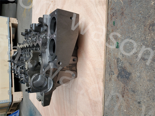 4HG1 Engine Cylinder Head assembly