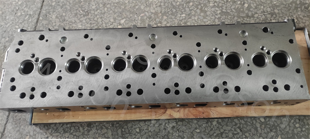 6BD1 6BG1 Cylinder Head Assembly 1-11110600-3 EX200-1