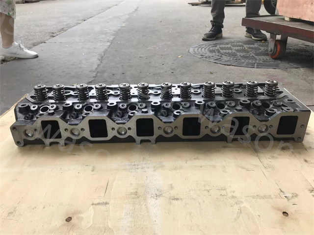 6BD1 6BG1 Cylinder Head Assembly 1-11110600-3 EX200-1