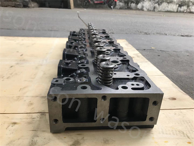 6BD1 6BG1 Cylinder Head Assembly 1-11110600-3 EX200-1