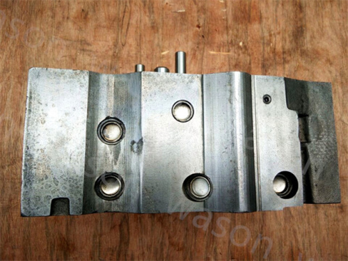 6D170 Cylinder Head