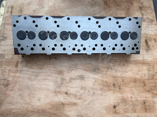 6D95 Cylinder Head