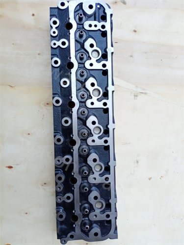 6D105 Cylinder Head 6137-12-1200  PC200-3