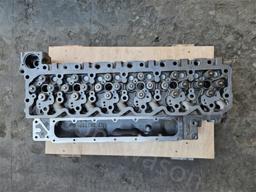 PC200-8 6D107 Cylinder Head 3977225