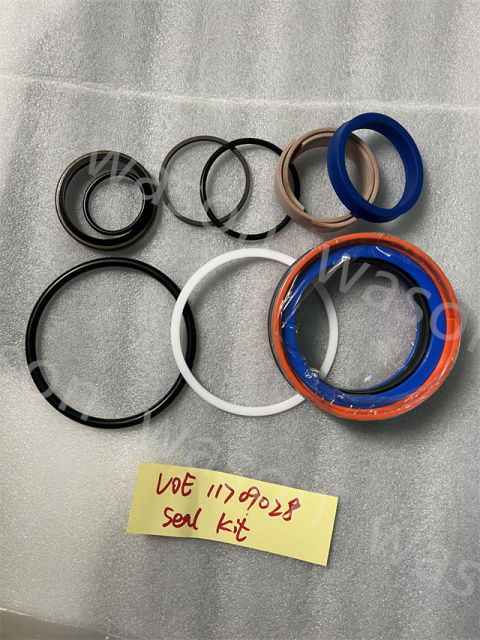 VOE11709028 Cylinder Seal Kit for L180