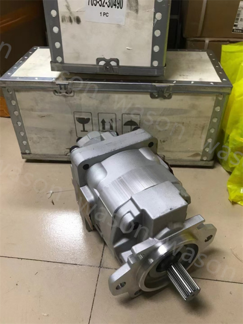 Hydraulic Gear Pump 705-52-30490 for WA500 WD500 WF550 WF550T