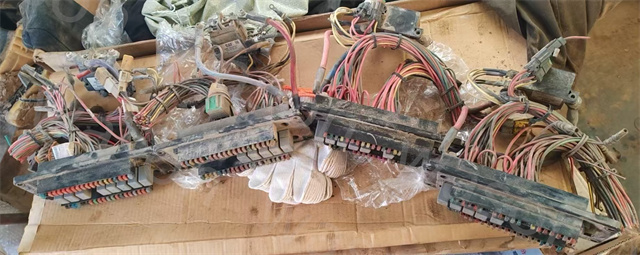 E330E/D2 E336E/D2/ E340D/D2 E345E/D2 E349D/D2  Excavator Fuse Box Assy 238-2319 2382319