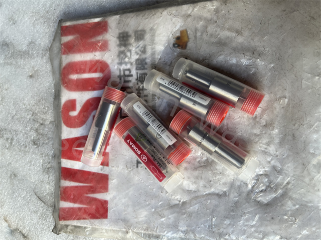 Injector Nozzle 105025-1390 for Engine DH220-5(DB58T) DH58 DH220-V5 DB58T1