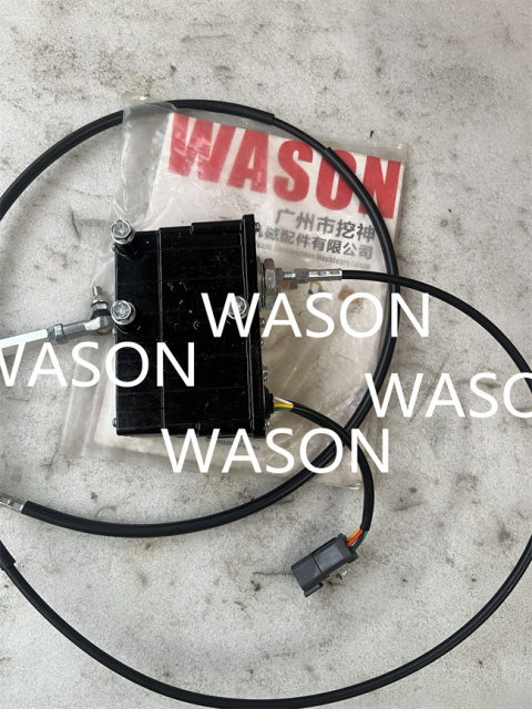 R220-9 Throttle Motor  Short 3 Holes  21NE-32360 21NE-32340