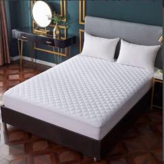 Quilted mattress protector