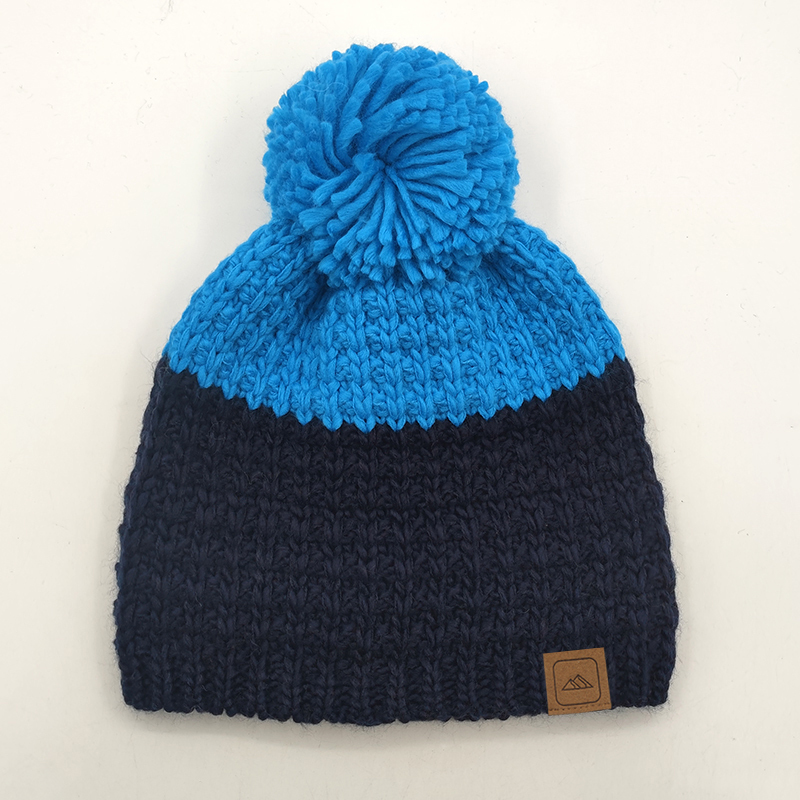 Children pompom beanie