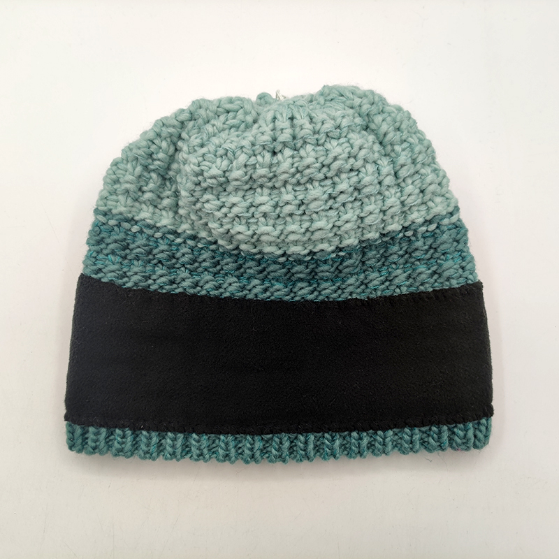 Children pompom beanie