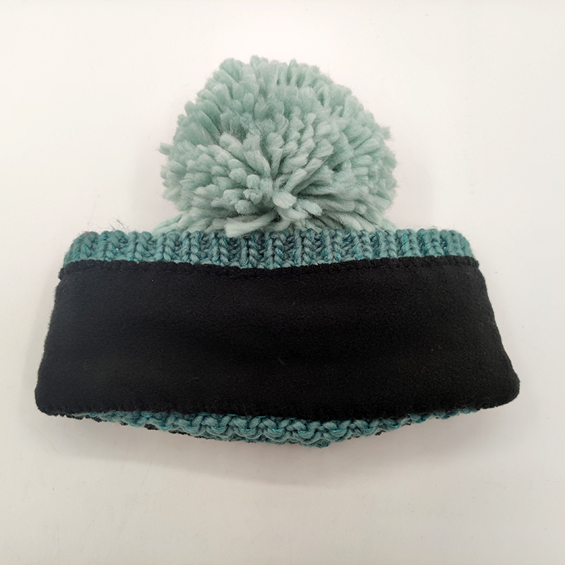 Children pompom beanie