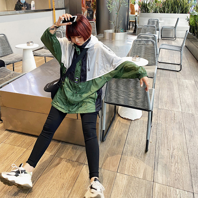 港風夏季新款韓版寬松顯瘦拼色衝鋒衣連帽薄款防曬衣女21041606