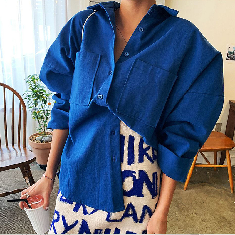 紫離花韓國東大門女裝2021秋冬新款休閒藍色韓範雙口袋寬松襯衫女21042810