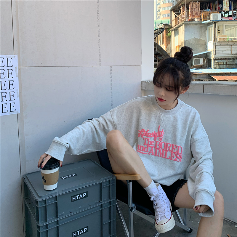 美式復古淺灰色字母圓領衛衣女秋21081406