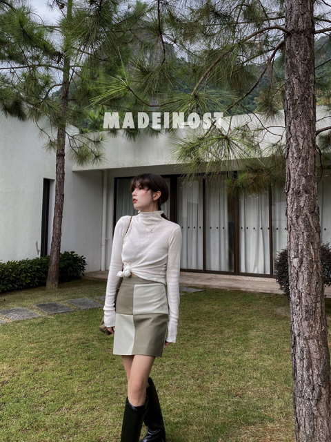 MADEINOST高腰時尚辣妹棋盤格短裙女秋款A字拼接PU皮半身裙21122303