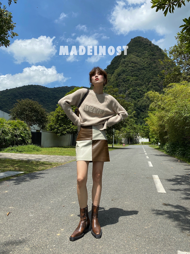 MADEINOST高腰時尚辣妹棋盤格短裙女秋款A字拼接PU皮半身裙21122303