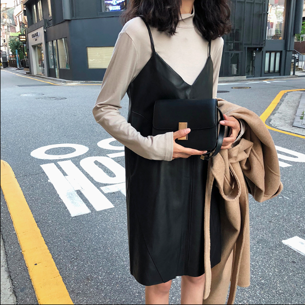 A7seven春秋PU皮裙吊帶背心打底連衣裙女黑色中長款內搭背帶裙子22031801