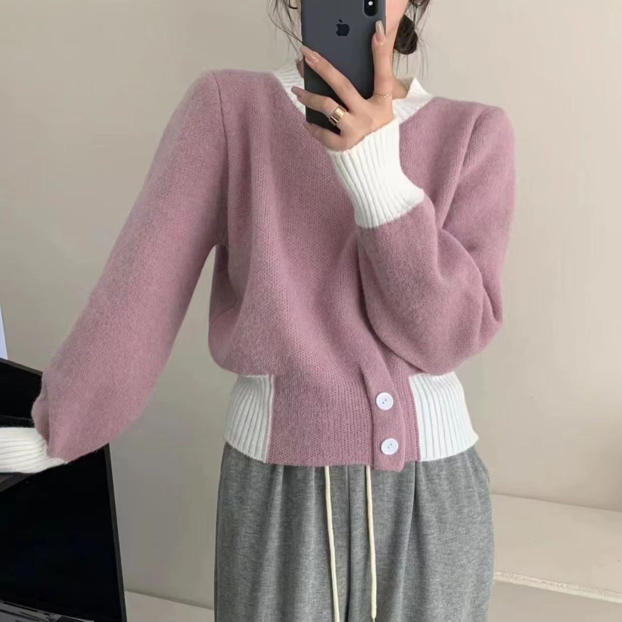 韓版毛衣女撞色紐扣短款冬新款2022時尚洋氣溫柔風軟糯奶系22112007