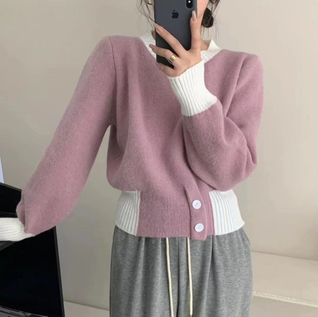 韓版毛衣女撞色紐扣短款冬新款2022時尚洋氣溫柔風軟糯奶系22112007