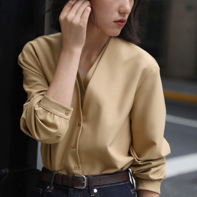 新款上衣法式慵懶立體燈籠袖簡約V領襯衫假兩件上衣女秋冬23011402