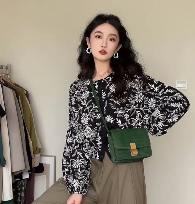 早秋薄款外套復古港風刺繡襯衫少女設計感小眾小個子短款別緻上衣23031007