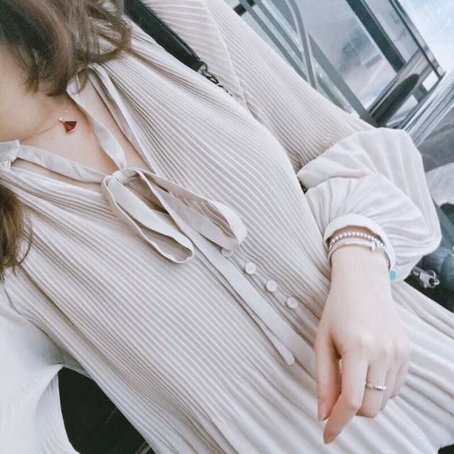 風琴褶多扣系帶襯衫女設計小眾春季寬松長袖襯衣v領雪紡上衣23031202