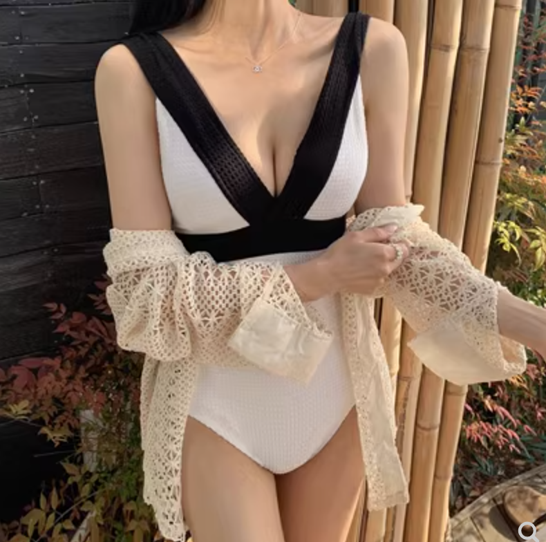 泳衣女新款黑白連體性感聚攏保守少女小香風遮肚顯瘦溫泉泳裝23052209