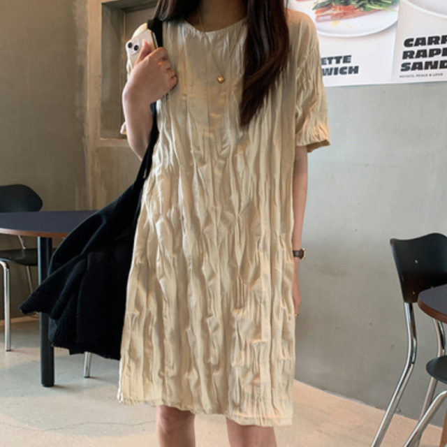 韓系chic夏季小眾簡約圓領褶皺肌理感寬松休閒純色短袖連衣裙女23061202