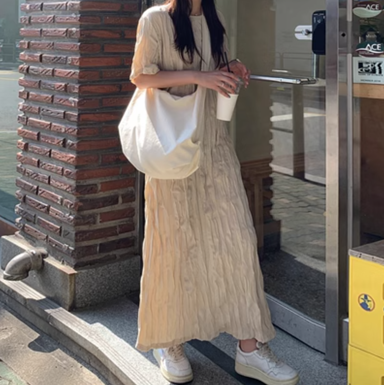 韓系chic夏季小眾簡約圓領褶皺肌理感寬松休閒純色短袖連衣裙女23061202