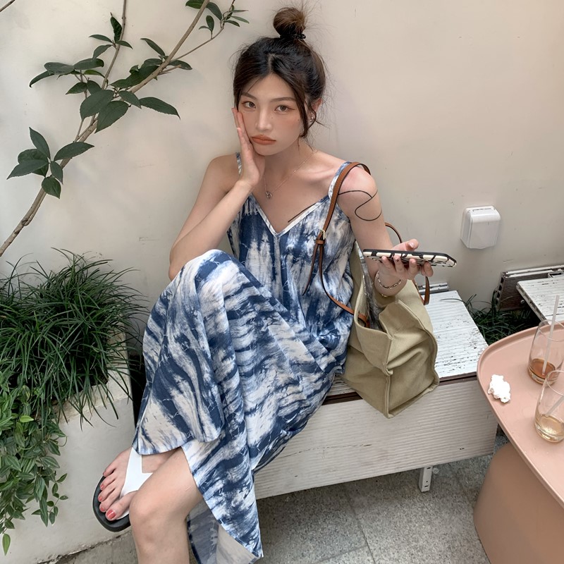 設計感度假復古水墨扎染吊帶連衣裙女夏季新款寬松顯瘦中長款裙子23062802