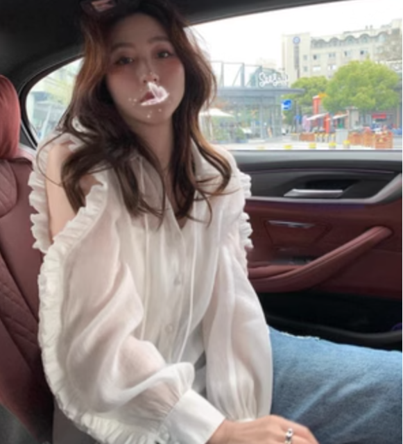 天使姐姐露肩襯衫90天絲感木耳邊精緻包扣23091505