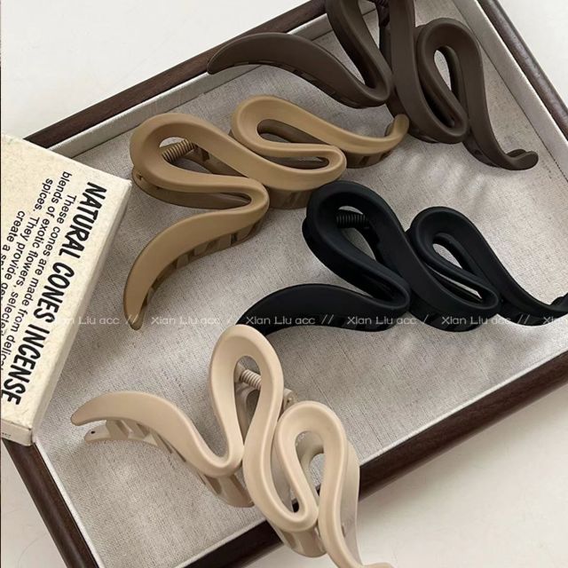 美拉德磨砂抓夾大號高級感氣質發夾女新款後腦勺鯊魚夾發飾23110601