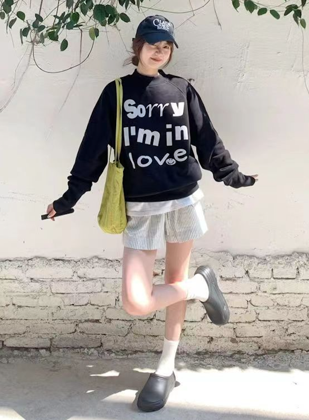 黑色圓領衛衣女加絨加厚秋冬新款美式寬松慵懶無帽長袖上衣24030507