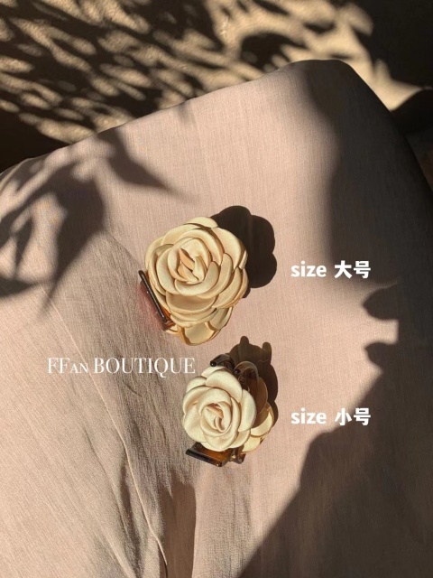 小香風發抓奶茶色發夾子溫柔山茶花發卡超仙後腦勺小抓夾淑女頭飾24031205