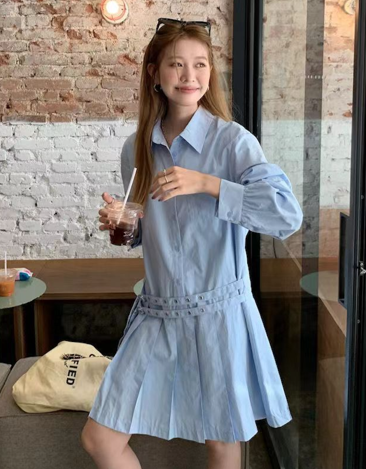設計感藍色單排扣連衣裙女早春新款小眾寬松百褶裙襯衫裙24031703