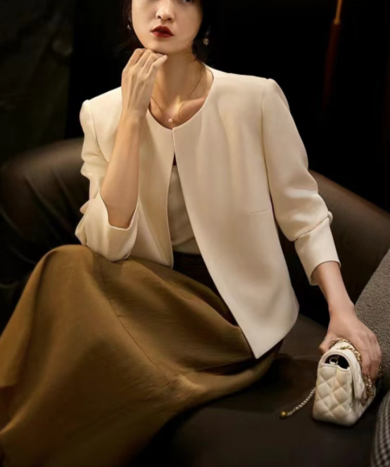 輕奢醋酸短外套女春夏新款圓領西裝小眾氣質簡約開衫外搭上衣24042307