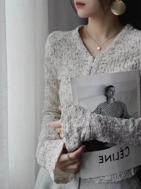花淇蘭喇叭袖V領顯瘦褶皺T恤上衣女春夏設計感獨特別緻小衫潮24050904