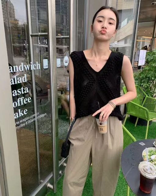 設計感小眾別緻鏤空針織背心女夏季外穿寬松百搭馬甲無袖坎肩上衣24052407