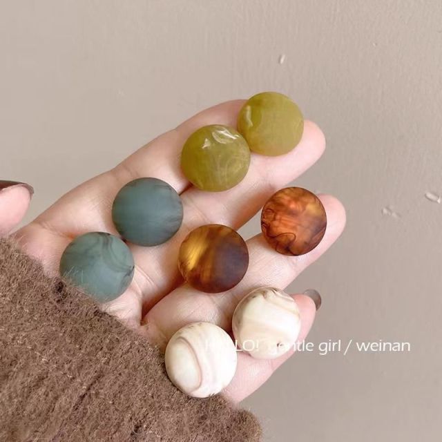 18mm寬美拉德百搭奶啡半圓圈蚊香盤耳夾復古港風銀釘耳環無耳洞24060305