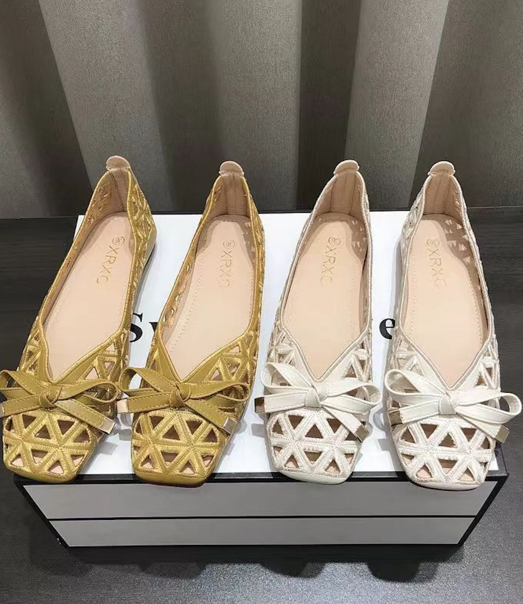 涼鞋女夏季羅馬風刺繡鏤空復古方頭平底單鞋透氣洞洞鞋仙女豆豆鞋24061701