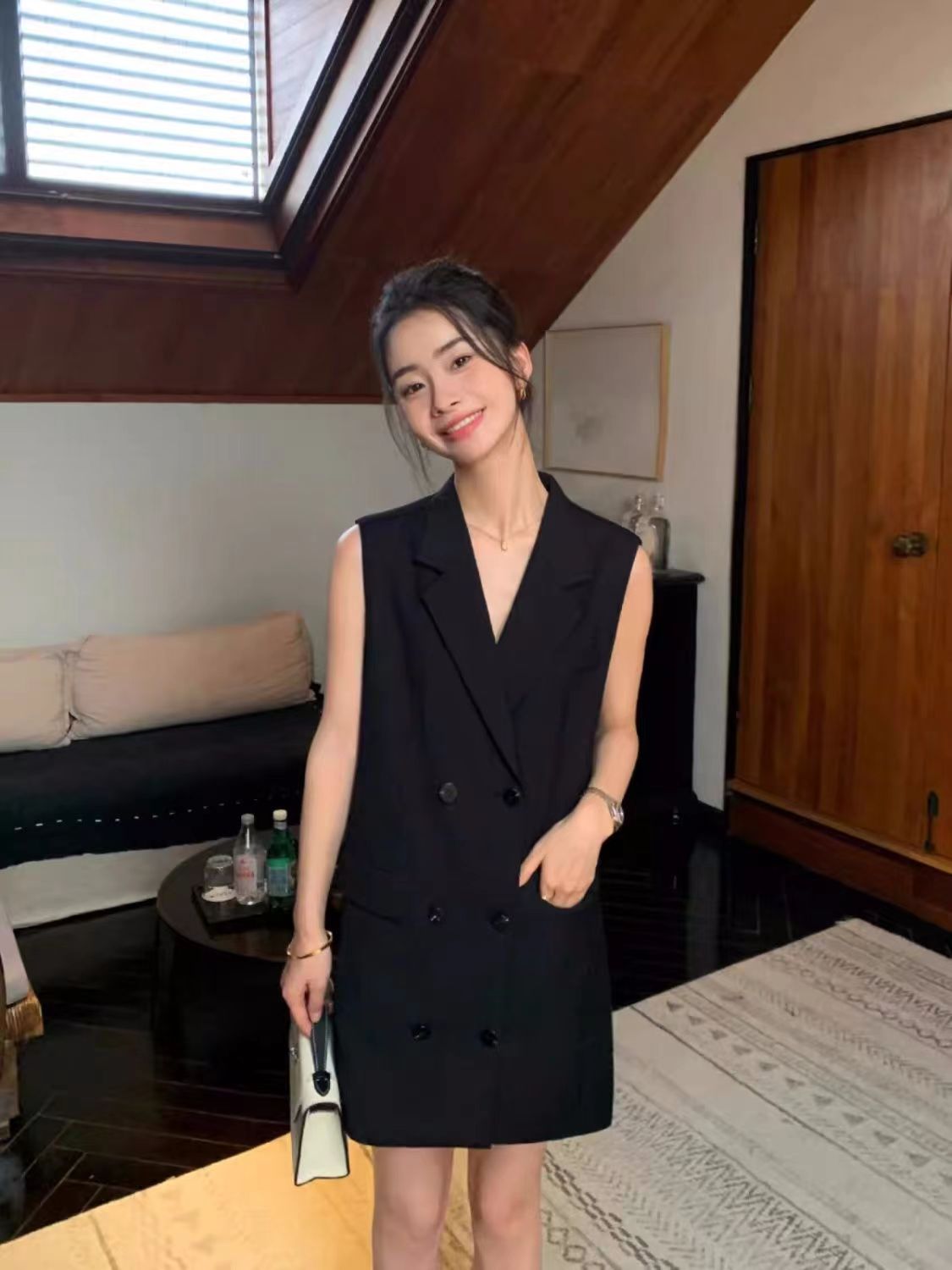 設計感露背v領西裝連衣裙女新款夏季韓版氣質時尚高級感短裙24061802