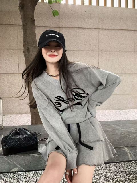 秋季女裝新款大碼小眾別緻短裙套裝女衛衣休閒運動兩件套裙子24090403