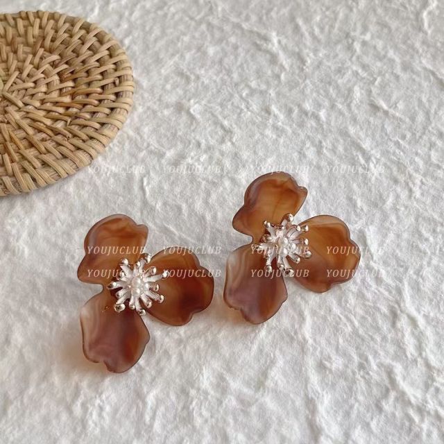 焦糖瑪奇朵復古法式棕色大氣花朵誇張仙氣耳環昭和優雅耳夾女24090505